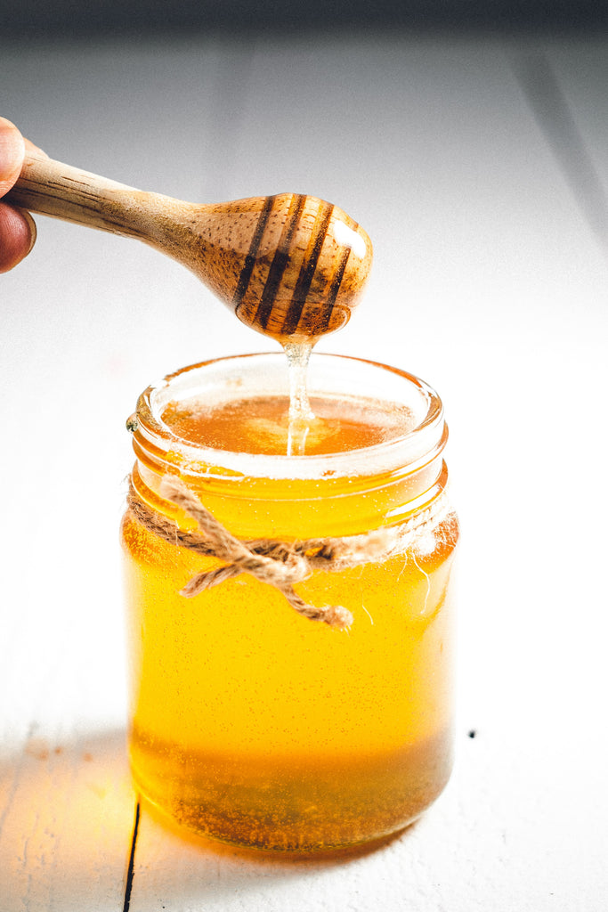 Miel y su relación con el estrés: ¡Descubre cómo puede ayudarte a manejar el estrés de manera natural!