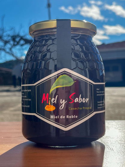 Tarro de miel de roble Miel y Sabor en exterior